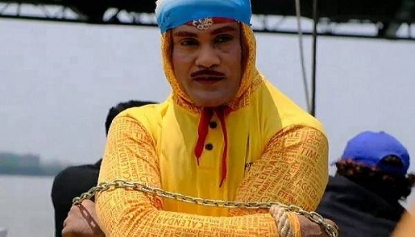 اختفاء ساحر هندي أثناء ممارسة خدعة تحت الماء