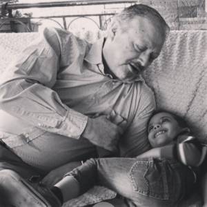 لحظات مؤثرة لـخاشقجي علي تويتر.. ينشرها نجله