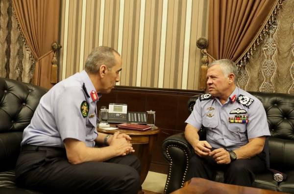 الملك يشيد بالمستوى الشرطي الاحترافي الذي وصل إليه منتسبو الأمن العام