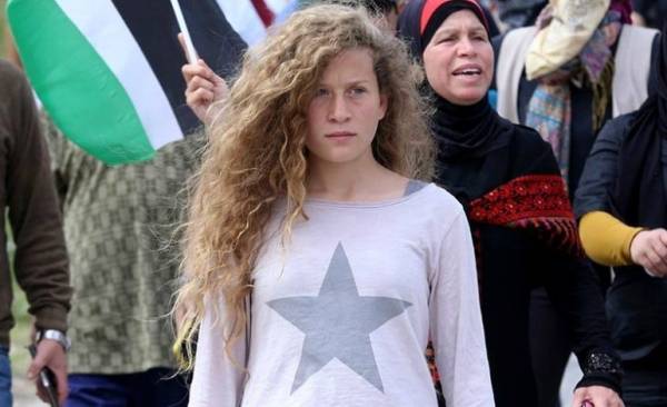 عهد التميمي تتعرض لحادث سير مع والديها في رام الله (صور)