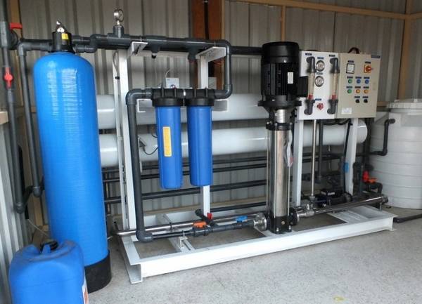 إغلاق محطتين لتحلية المياه وإنذار (7) عيادات طبية ومختبرين