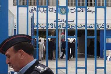 إدارة مراكز الإصلاح والتأهيل تباشر تطبيق برنامج مقابلات المفرج عنهم بما يخدم العملية الإصلاحية المعمول بها داخل تلك المراكز .