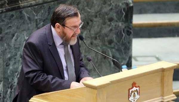 الشيشاني: حكومة الرزاز لا تملك من أمرها شيئًا والعلاقة بينها وبين المواطن مُتسرطنة