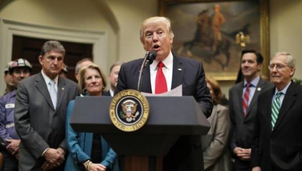 نصيحة من صحفي اقنعت ترمب بعدم تنفيذ ضربة عسكرية ضد ايران قبل بـ(10) دقائق