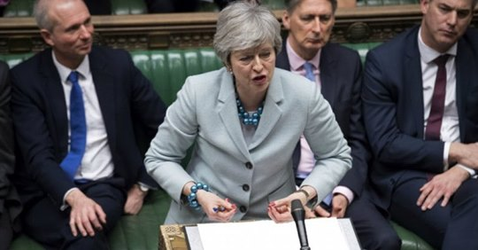 ماي توقف وزيراً عن عمله بسبب دفعه امرأة بقوة #بريطانيا #منوعات