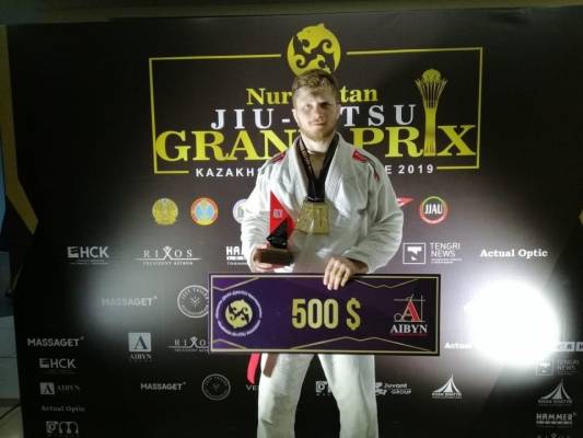 خريج جامعة الشرق الأوسط يظفر بالميدالية الذهبية في بطولة الجائرة الكبرى (Grand Prix)