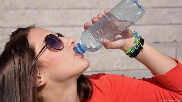 8 أسباب غير متوقعة وراء شعورك الدائم بالعطش