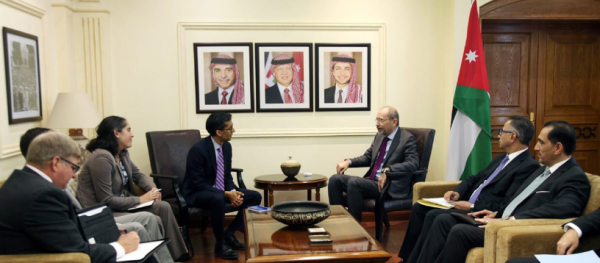 الصفدي يضع وفد امريكي بصورة الضغوط التي تتعرض لها المملكة