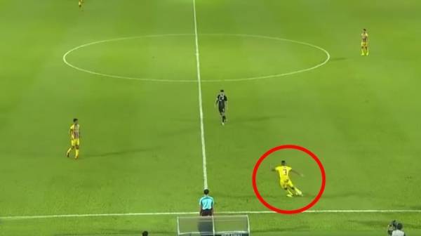 حتى “الكابتن ماجد” لم يسجل مثله.. هدف من كوكب آخر