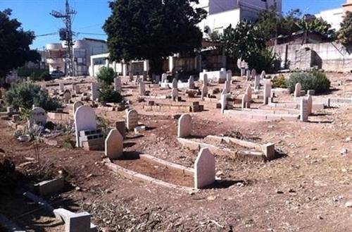 سماسرة قبور يدفنون المتوفى فوق جثة متوفى آخر في مقبرة وادي السير..تفاصيل