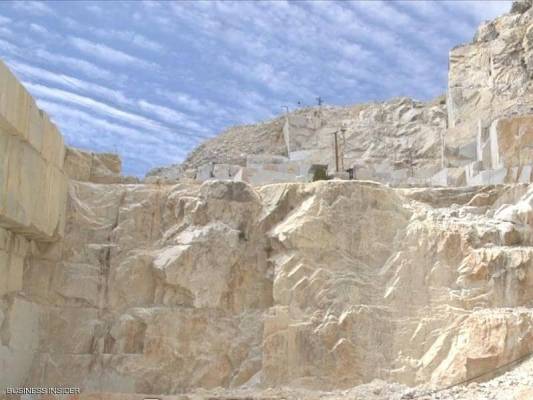 من إيطاليا إلى العالم.. جبل حجري بمليار دولار