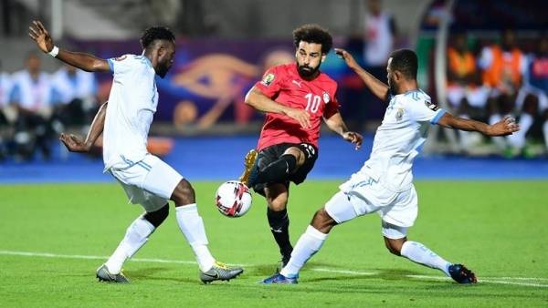 ماذا فعل لاعبو الكونغو مع محمد صلاح بعد انتهاء المباراة ؟!