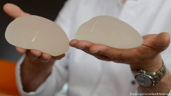 عشرات النساء يقاضين شركة تصنيع الأثداء