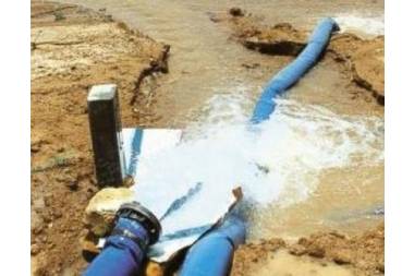 ضبط حفارة مخالفة واعتداءات في الرمثا ووادي موسى وام العمد