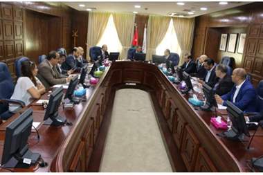 «الضمان» تناقش أهمية شمول العاملين في قطاع بيع الألبسة