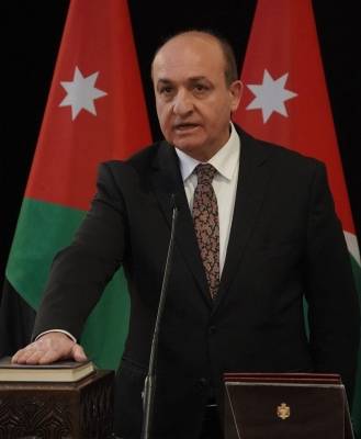 الخصاونة يؤكد أهمية تشغيل مجمع سفريات الكرك الجديد