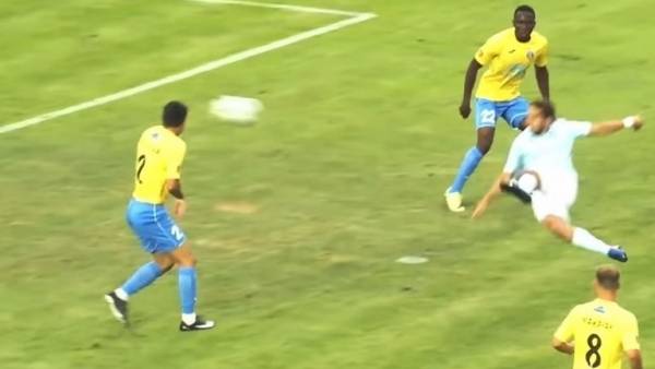 شاهد بالفيديو.. هدف رائع بضربة نصف هوائية