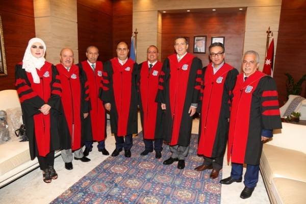 دولة سميرالرفاعي يرعى حفل تخريج عمان الأهلية للفوج (26) من طلبتها