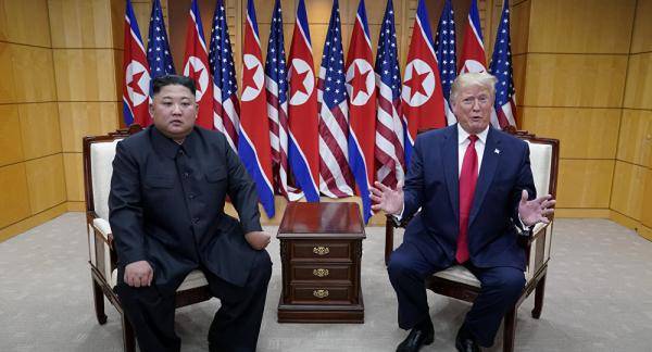 شجار خارج قاعة قمة ترامب وكيم واصابة متحدثة البيت الابيض