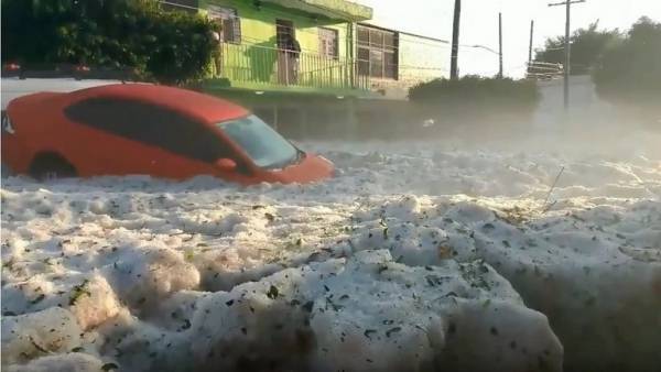 كارثة غير عادية في المكسيك الجليد يطمر مدينة .. (شاهد الفيديو)