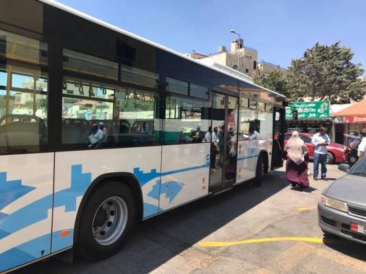 العمانيون يعبرون عن رأيهم في باص عمان..اختلاف قيمة الاجرة وعدم وجود مسارات عرضية وتاخير اصدار التطبيق الالكتروني