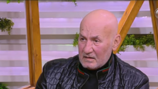 شقيقة الفنان المصري عزت أبو عوف تنفي شائعة وصيته بحرق أفلامه