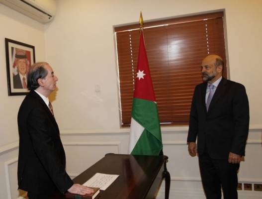 مفوضو الطيران المدني يؤدون اليمين القانونية أمام رئيس الوزراء