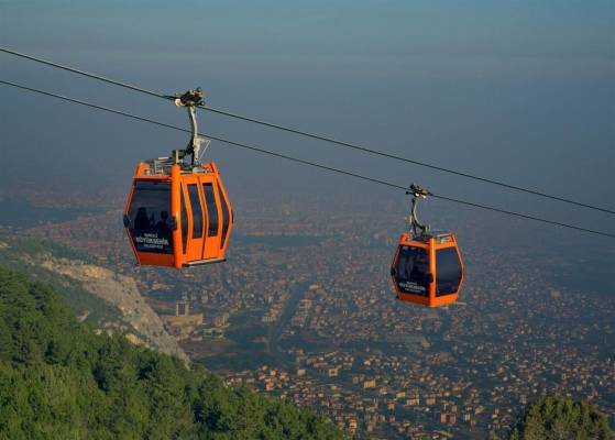 الحرة والتنموية توضح البرنامج الزمني لمشروع تلفريك عجلون