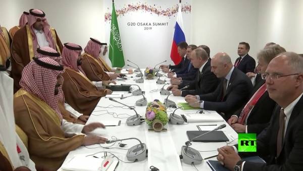 شاهد.. موقف طريف بين محمد بن سلمان وبوتين