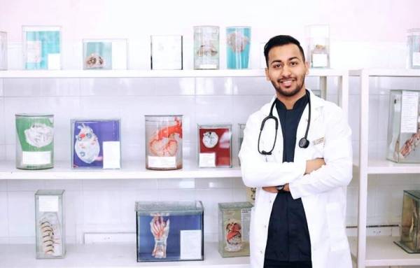 د. غيث الظواهرة الف مبروك التخرج