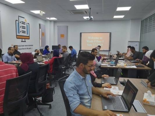 أكاديمية البرمجة منOrangeنموذج يصنع الكفاءات ويعزز روح العطاء