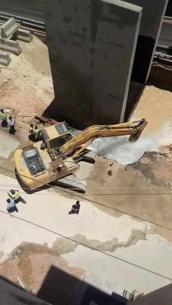 المياه: كسر خط ناقل رئيسي قرب دوار المدينة الرياضية