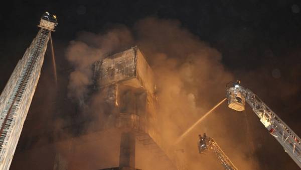 حريق هائل في كنيسة الأنبا بولا بالقاهرة (فيديو)