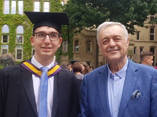 احمد باسم ظبيان يحصل على شهادة الهندسة في الميكانيك من جامعة مانشستر البريطانية .. الف مبروك