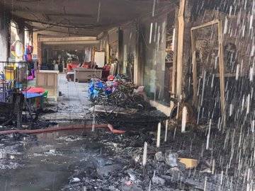 حريق ضخم في مجمع بضاحية الروضة .. (شاهد الصور)