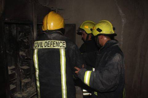 اخماد حريق شب في  (12) عداد كهربائي في حي الخرابشة