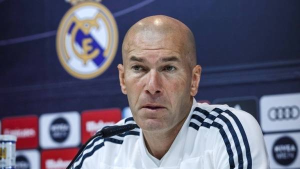 زيدان يغادر معسكر ريال مدريد لأسباب شخصية