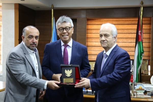 جامعة العلوم التطبيقية الخاصة تستضيف سعادة السفير الأندونيسي