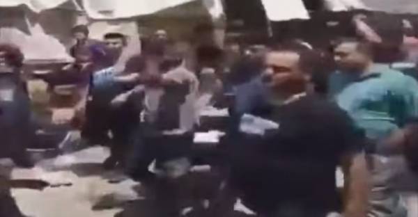 في منطقة تعتبر ذات غالبية شيعية .. متظاهرون عراقيون يهتفون ” بالروح بالدم نفديك يا صدام ” ! ( فيديو )