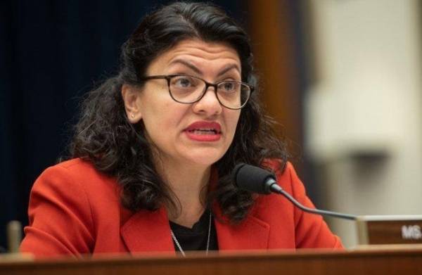 نائبة أمريكية من أصول فلسطينية تطالب بعزل الرئيس الفاشل