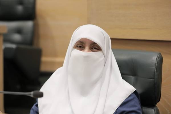 النائب العتوم ترد على تصريحات البلقاء التطبيقية بخصوص شركة المطاعم التركية