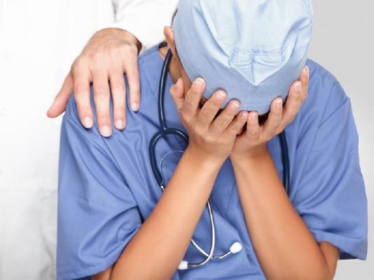 الربابعه يدرس خيار التصعيد بعد اعتداء رجل أمن عام على ممرض .. (تفاصيل)