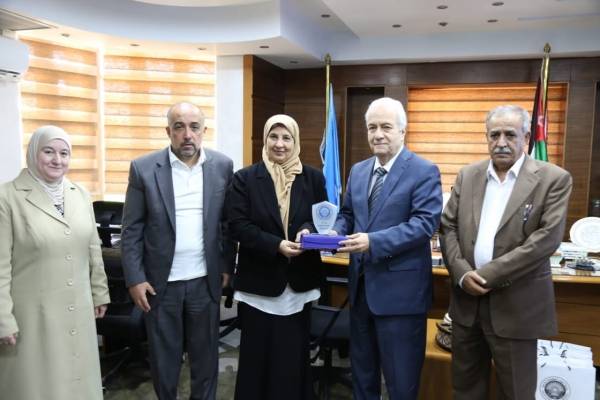 الملحق الثقافي اليمني يزور جامعة العلوم التطبيقية الخاصة