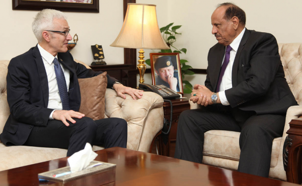 وزير الداخلية يلتقي الامين العام للإنتربول