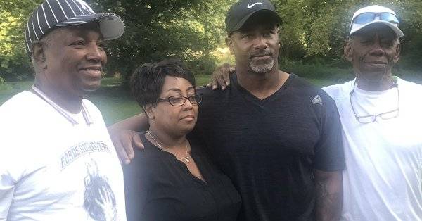 كان يقضي عقوبة السجن مدى الحياة بتهمة القتل وبعد 27 عاماً ثبتت براءته