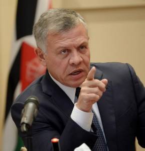 الملك يتابع عن كثب الحريق الذي شب في المسجد الحسيني ويوجه لإعادة تأهيل المسجد