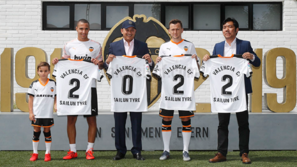 فالنسيا يقدم نجم المنتخب الروسي بعد شرائه نهائيا من فياريال