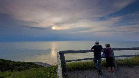 جمعهما الحب 71 عاما وفرقهما الموت 12 ساعة فقط!