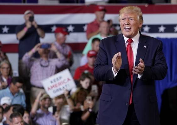 مليونير أمريكي يتبرع بالآلاف عبر تويتر بعد تغريدة من الرئيس اﻷمريكي