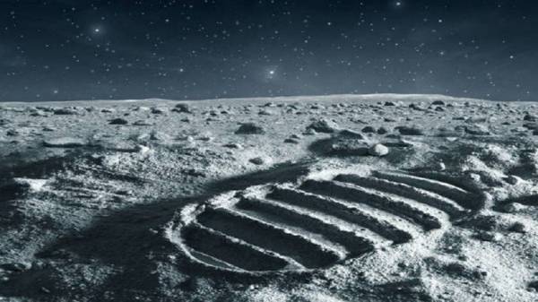 مخرج سينمائي يقدم أدلة تثبت زيف عملية الهبوط على القمر